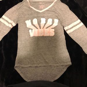 Grey half sleeve “no bad vibes” shirt